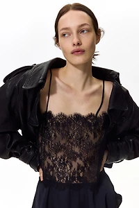 Haut en dentelle avec bretelles fines