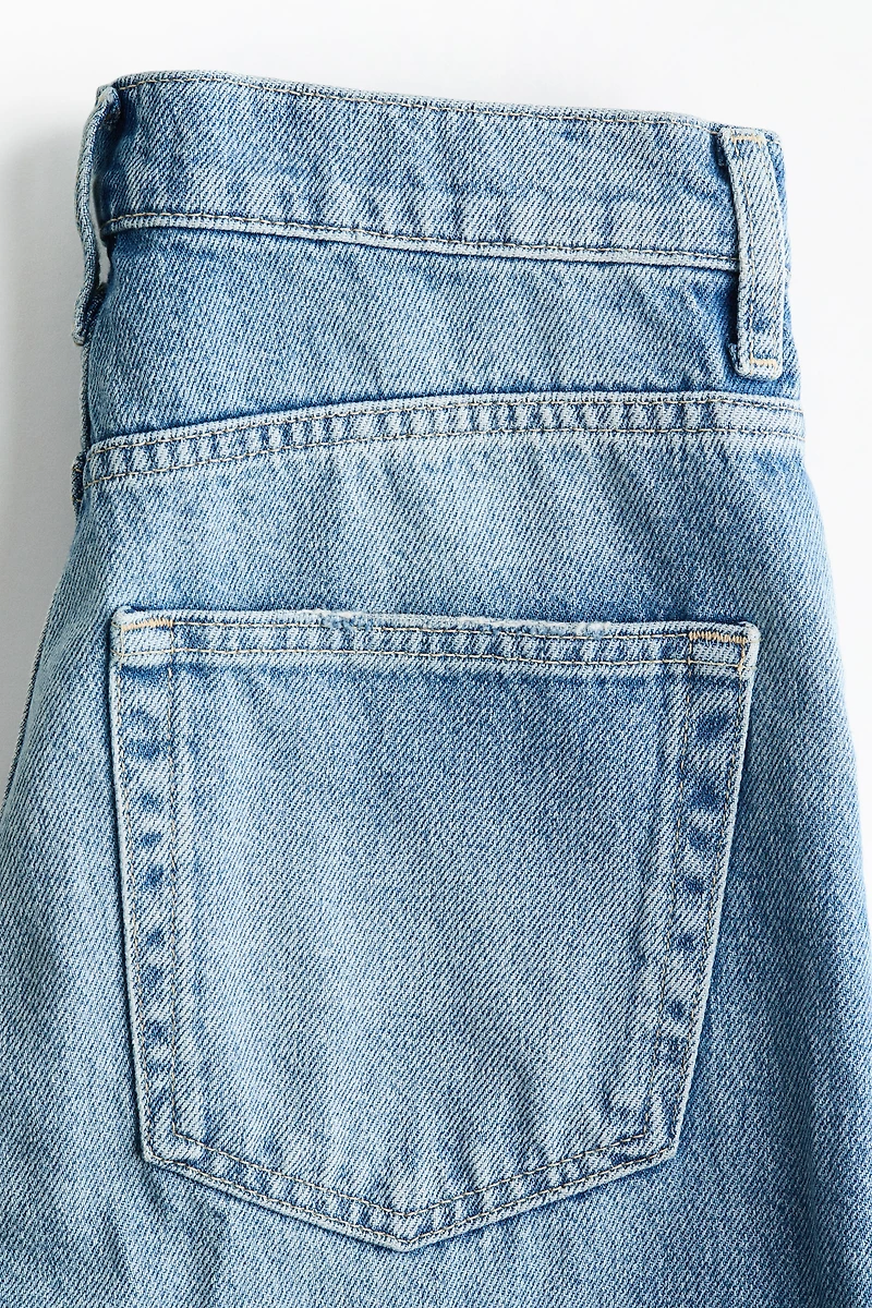 Jean tonneau en haut de la cheville