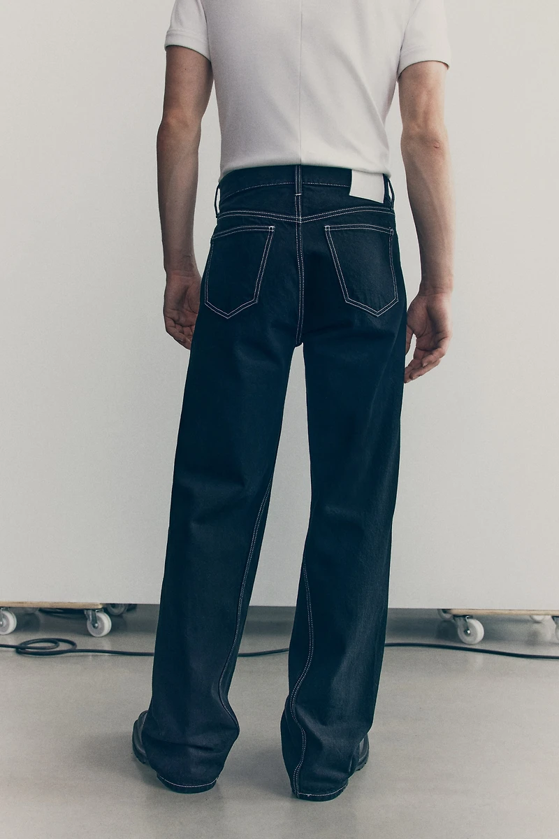 Loose-Fit Twisted Jeans