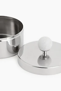 Boîte en inox avec détail en marbre