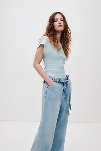 Haut à encolure bateau