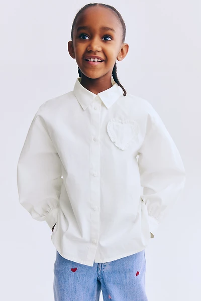 Chemise en popeline avec cœur appliqué