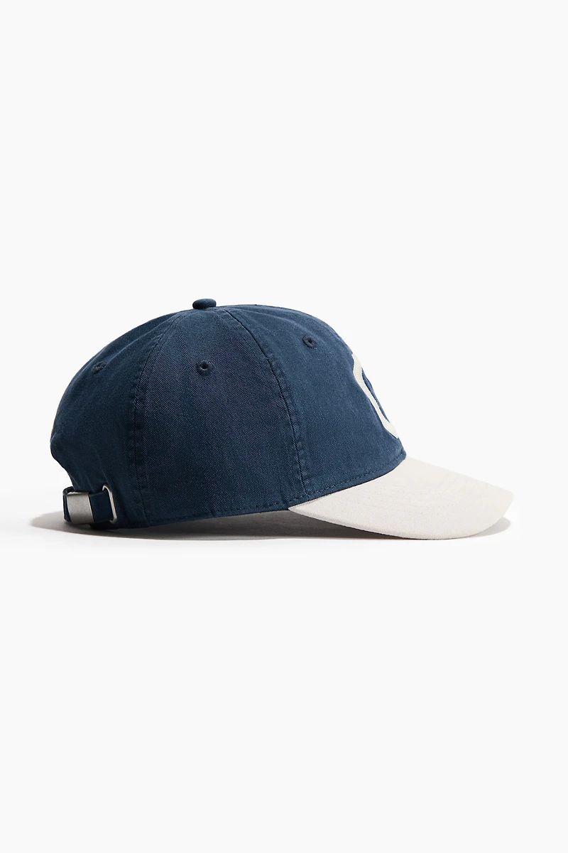 Casquette en coton avec motif brodé