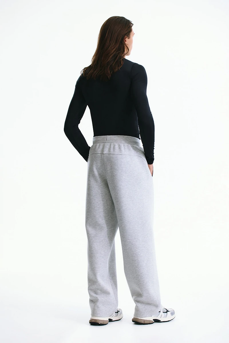 Loose-Fit Sports Joggers with DryMove™