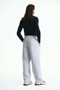Loose-Fit Sports Joggers with DryMove™