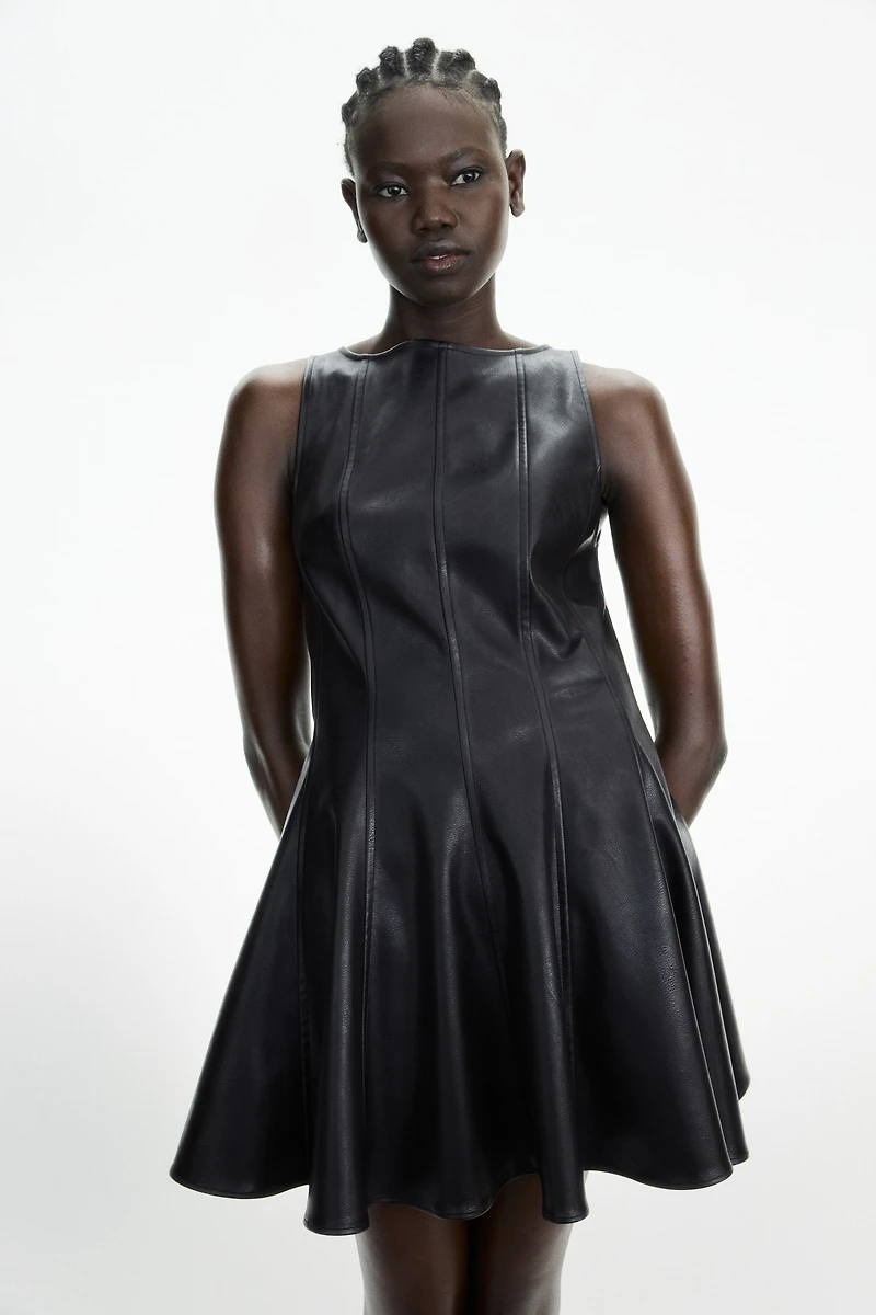 Robe en tissu enduit