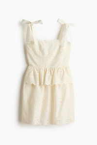 Robe en broderie anglaise avec bretelles à nouer