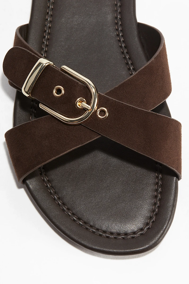 Crossover-strap sandals