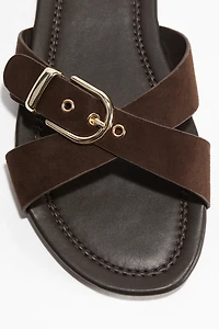 Crossover-strap sandals