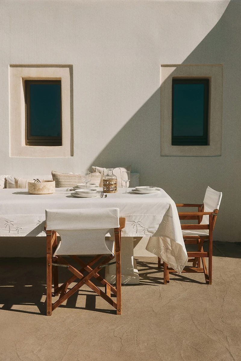 Tablecloth with Eyelet Embroidery