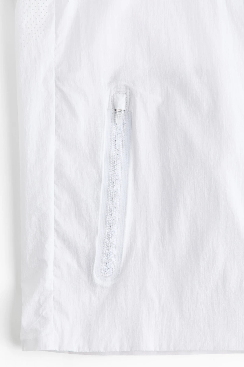 Loose-Fit Lightweight Running Jacket with DryMove™