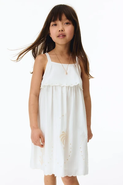 Robe brodée à bretelles fines