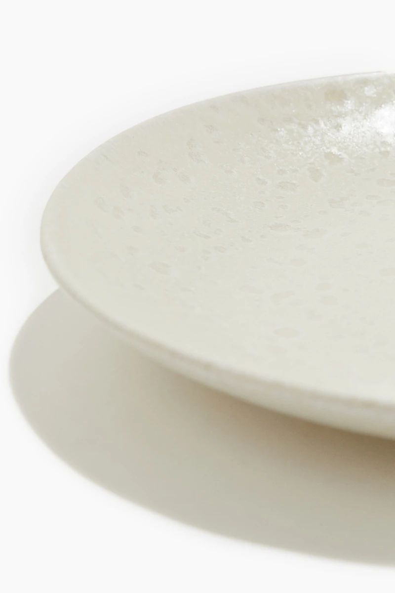 Assiette moyenne avec glaçure réactive