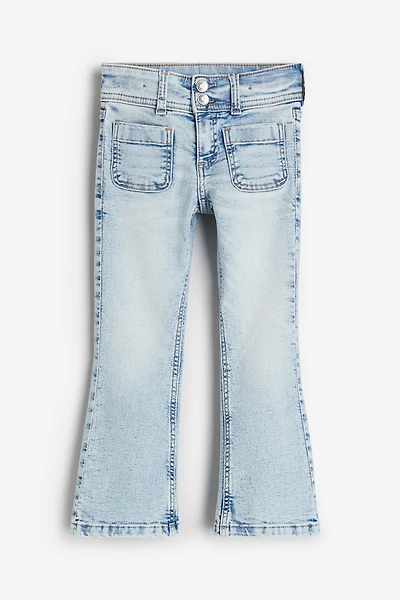 Jean très extensible à jambes évasées