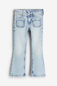 Jean très extensible à jambes évasées