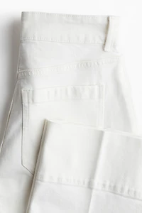 Jean court à taille haute
