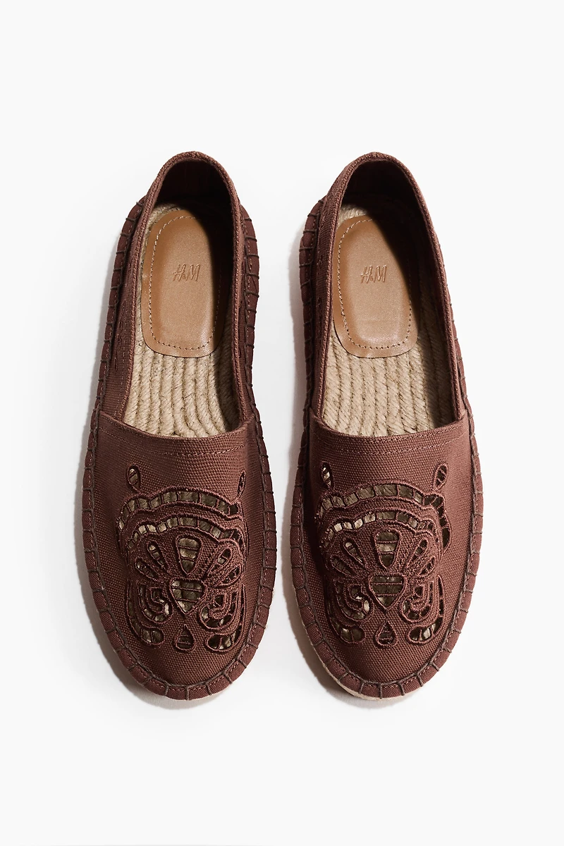 Espadrilles avec broderie anglaise