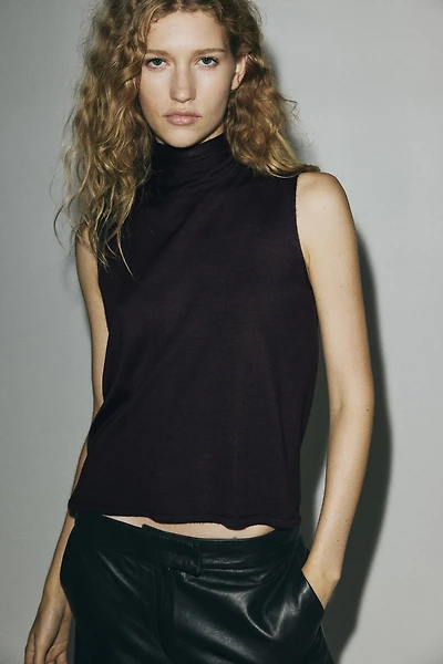 Haut avec col cheminée et écharpe