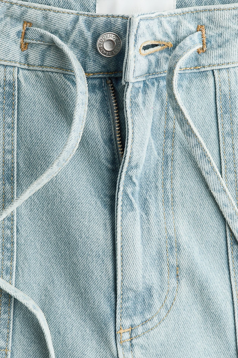 Jean classique avec jambes tonneau à la cheville