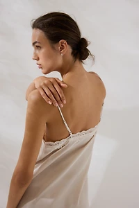 Nuisette en satin avec dentelle