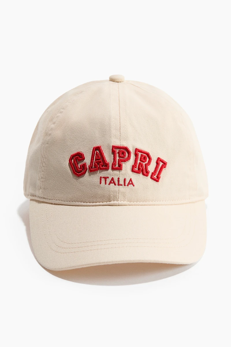 Casquette en sergé avec motif brodé