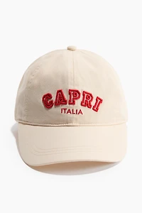 Casquette en sergé avec motif brodé