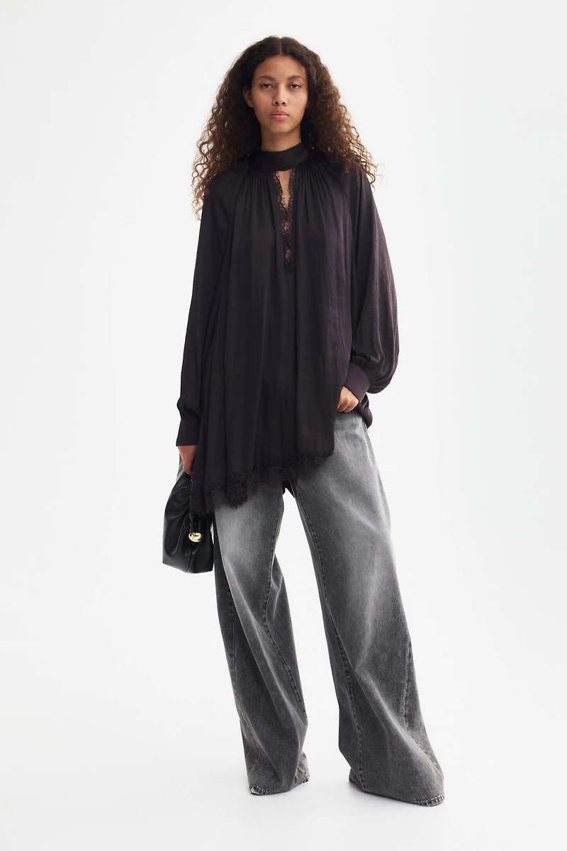 Lace-Trimmed Balloon-Sleeved Dress