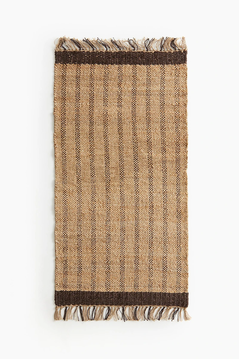 Petit tapis frangé en jute