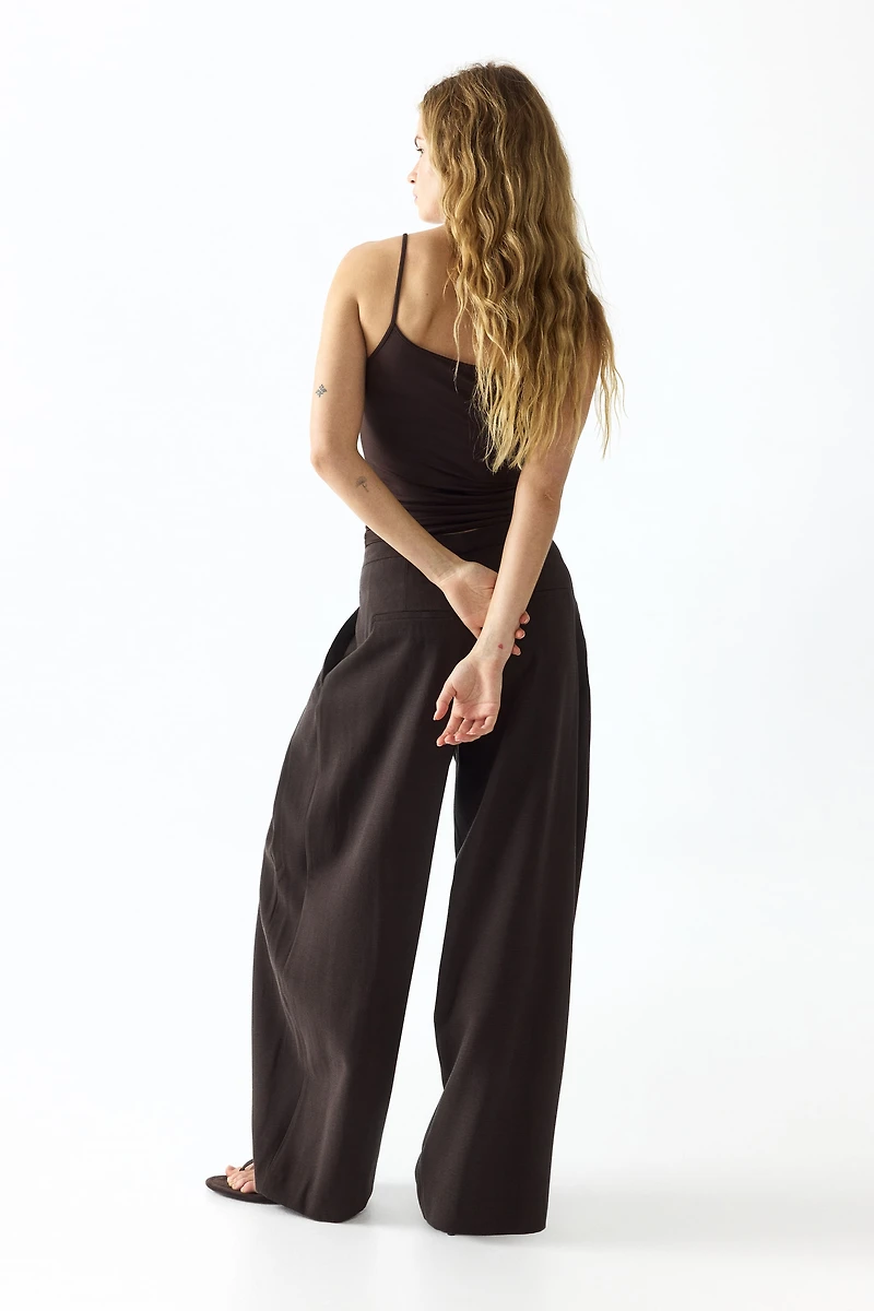 Pantalon à jambes ballon avec détails croisés