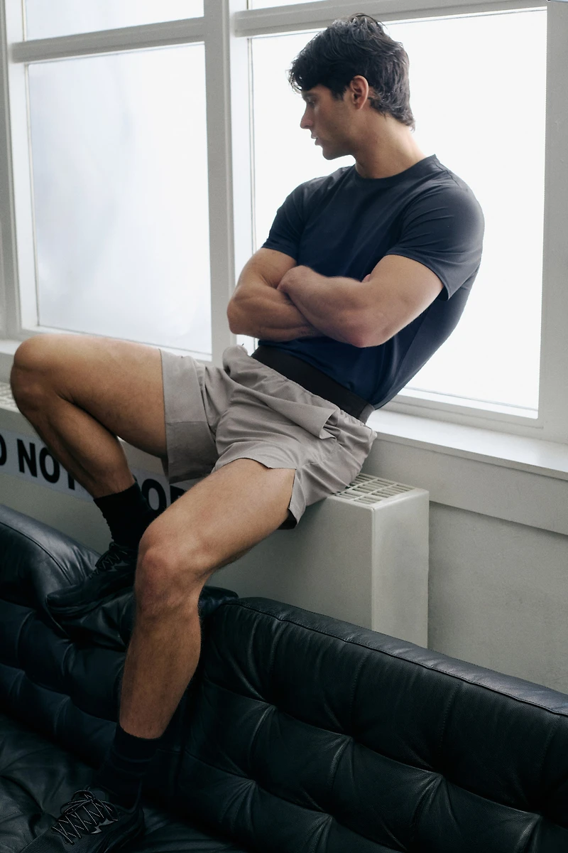Mid-Length Sports Shorts with DryMove™