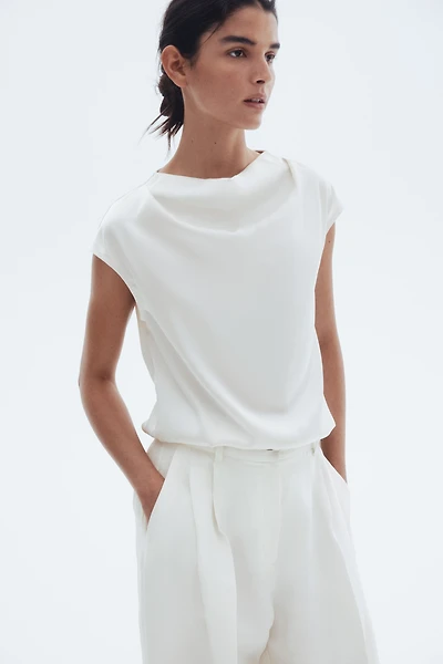 Blouse à mancherons en satin