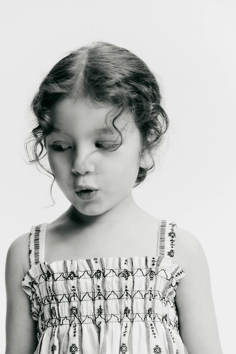 Robe smockée à bretelles fines