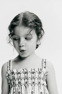 Robe smockée à bretelles fines