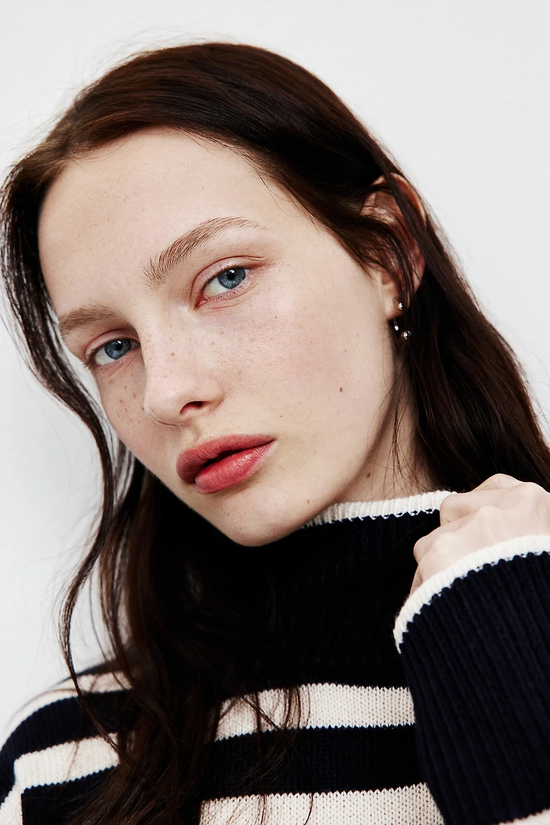 Fine-knit turtleneck jumper