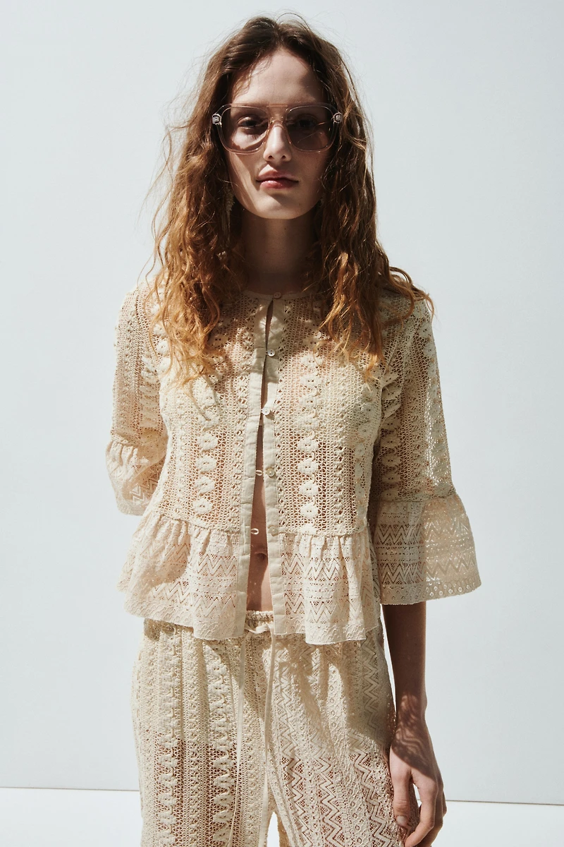 Blouse volantée en dentelle