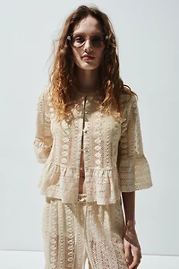 Blouse volantée en dentelle