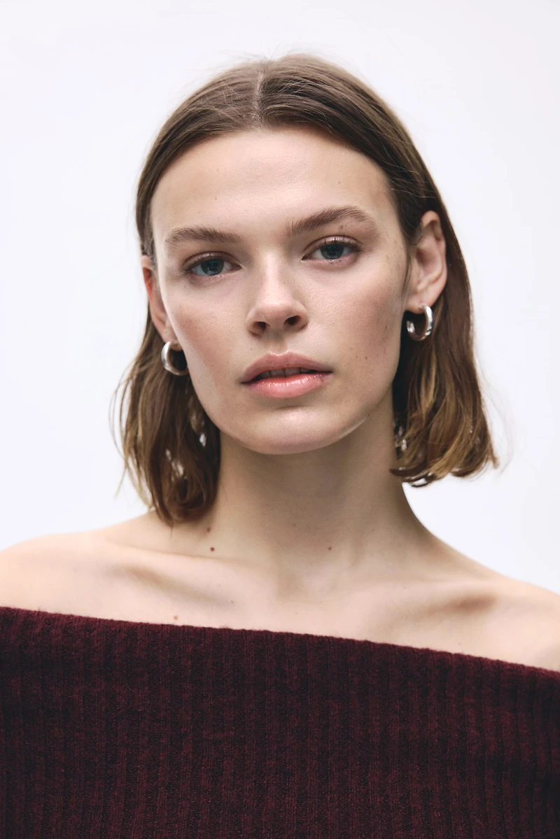 Chandail à épaules dénudées