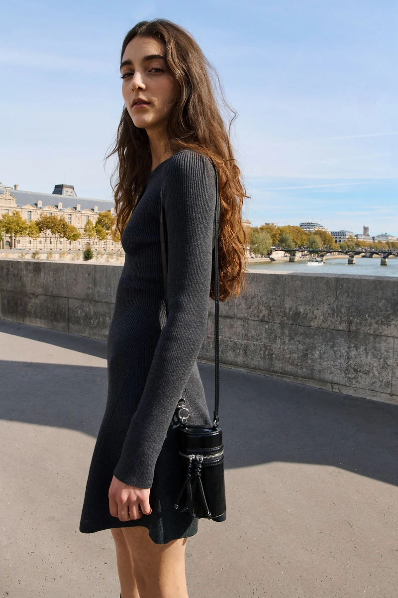 Robe en tricot côtelé avec jupe évasée