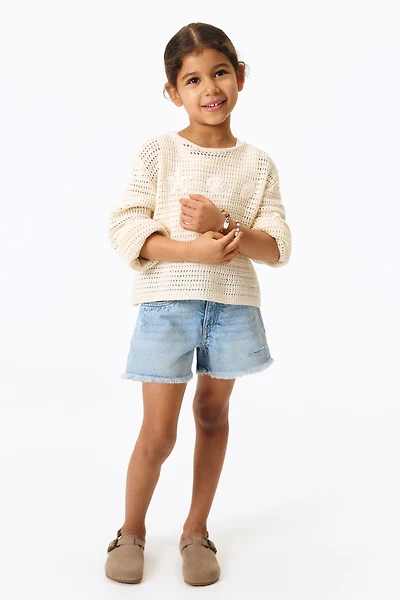 Short frangé en denim
