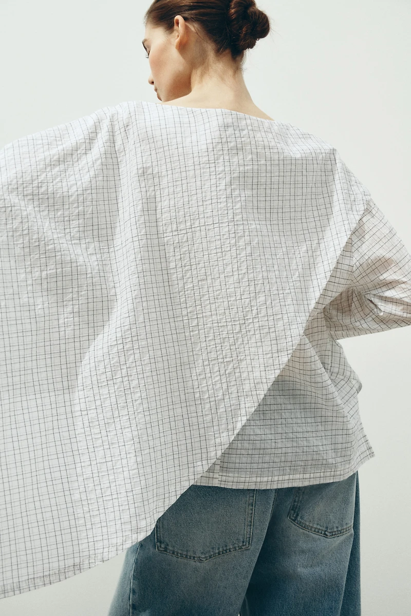 Blouse en crépon avec cape