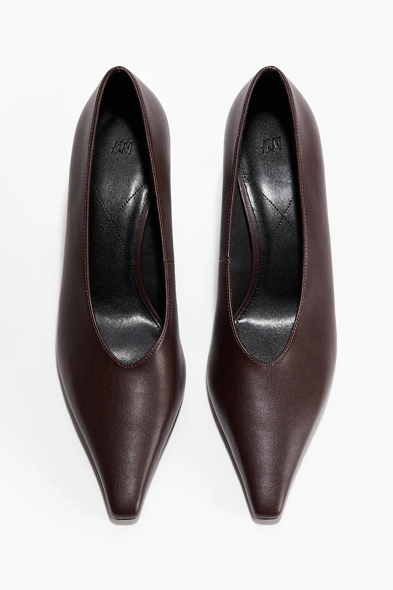 Pointed Pumps