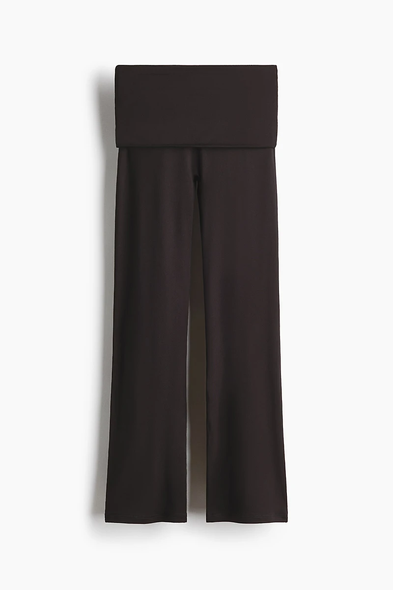 Flared Yoga Leggings with SoftMove™