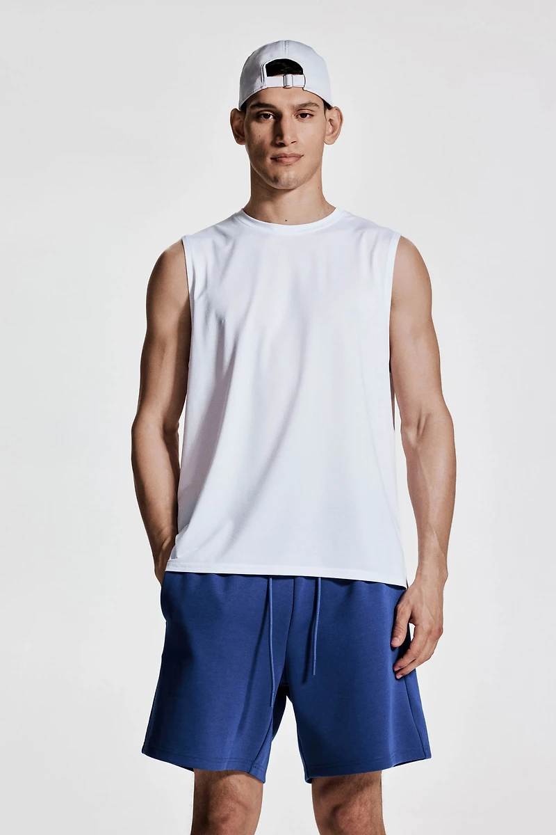 Mid-Length Sports Shorts with DryMove™