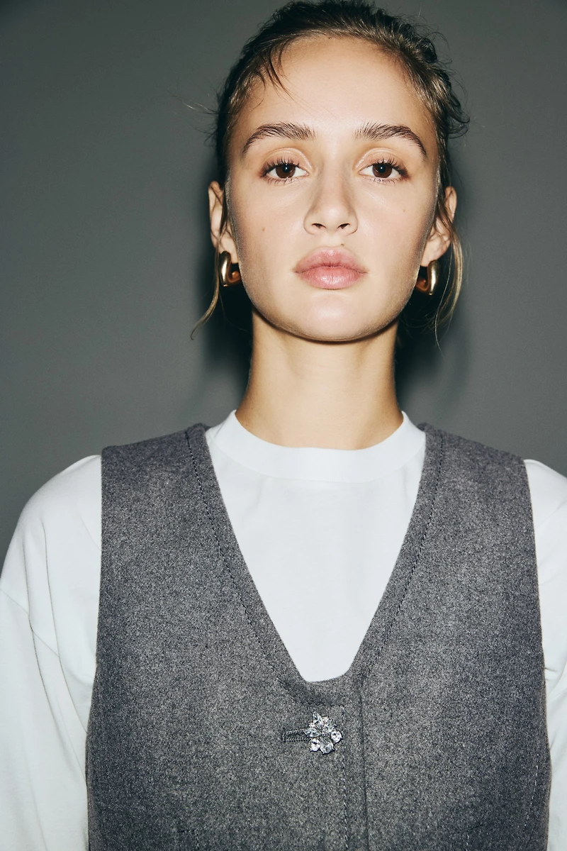 Robe avec boutons à strass