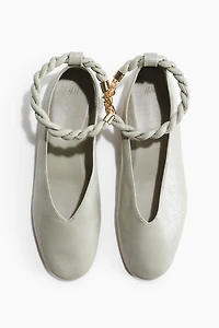 Twist-Detail Flats