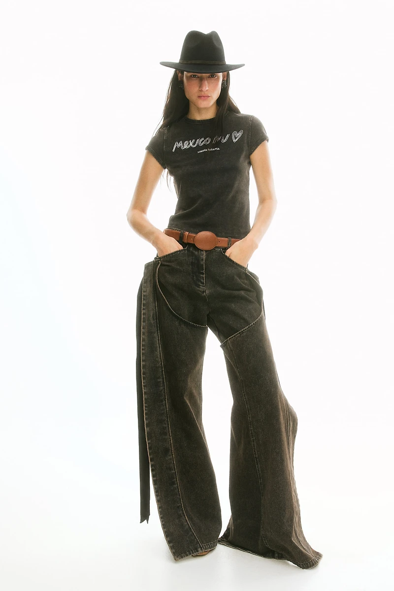 Fitted T-Shirt with Motif