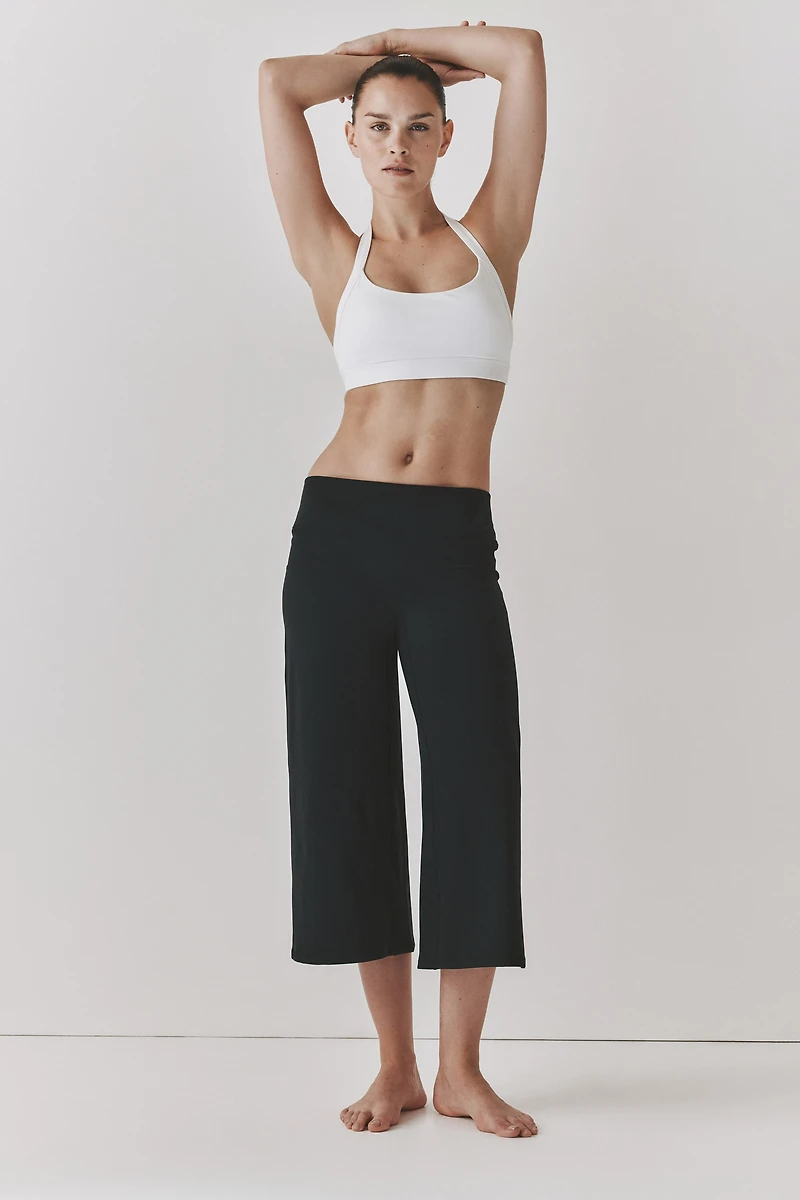 Wide-Leg Capri Sports Leggings with SoftMove™
