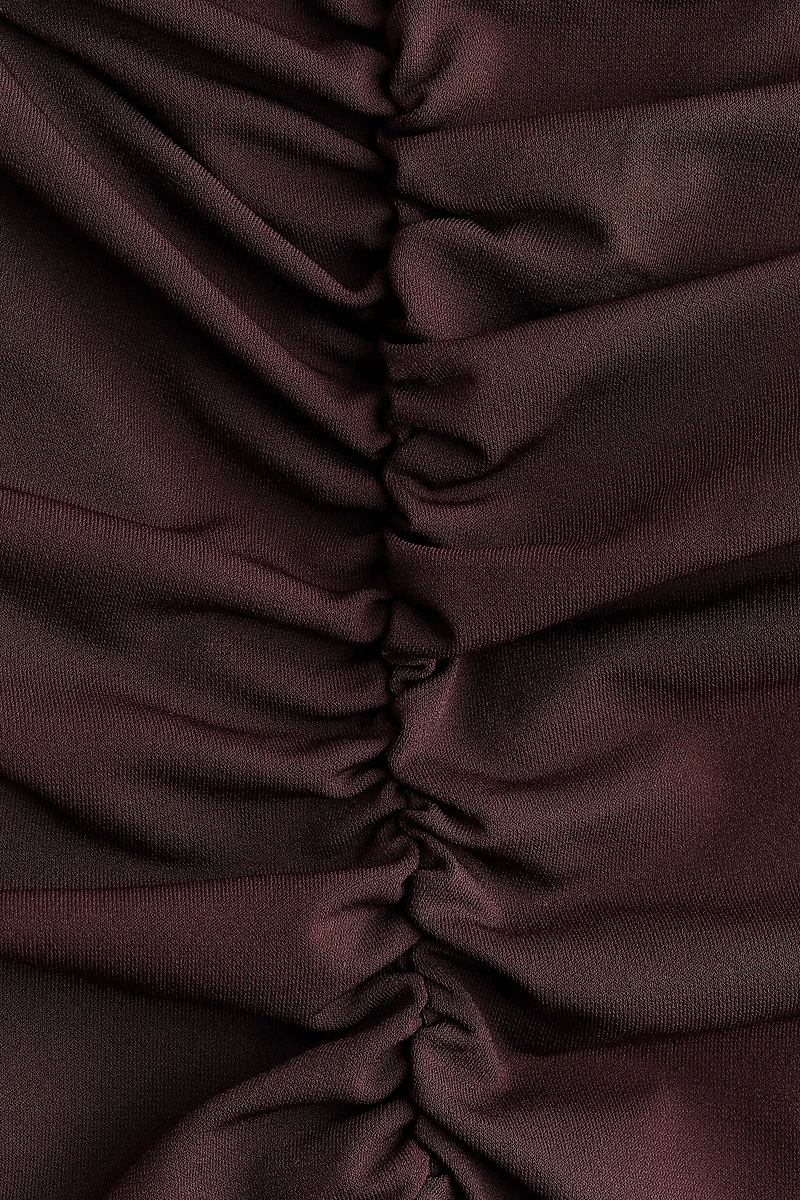Robe froncée à bretelles fines