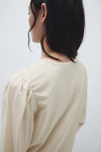 Blouse avec dentelle