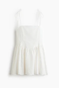 Robe brodée à jupe évasée